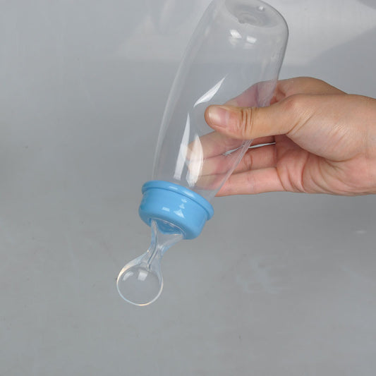 Babyflasche mit Löffel