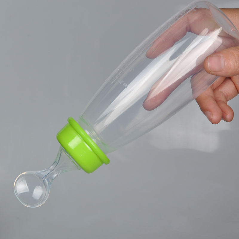 Babyflasche mit Löffel
