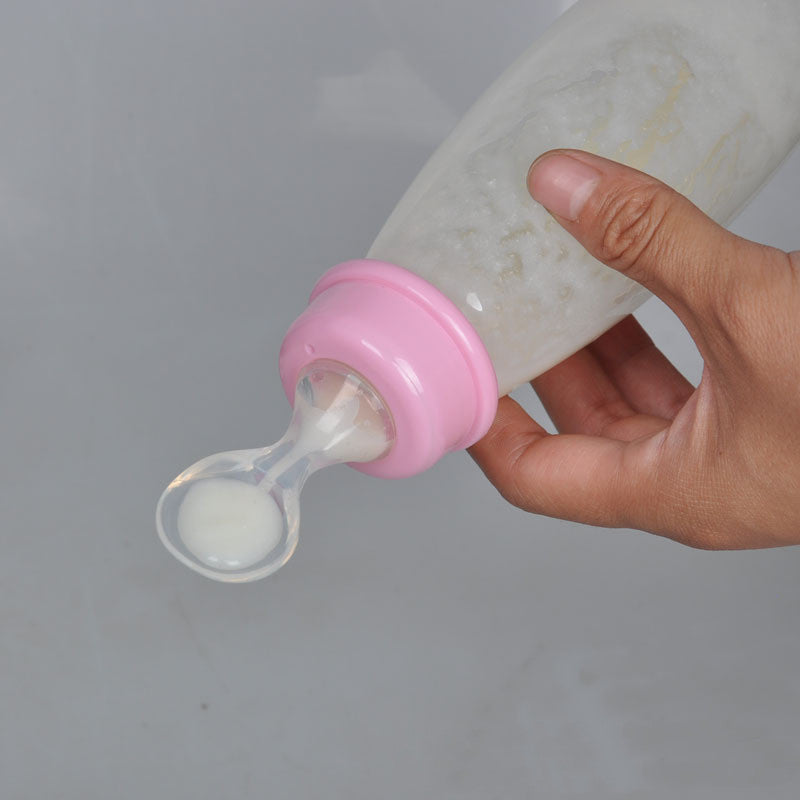 Babyflasche mit Löffel